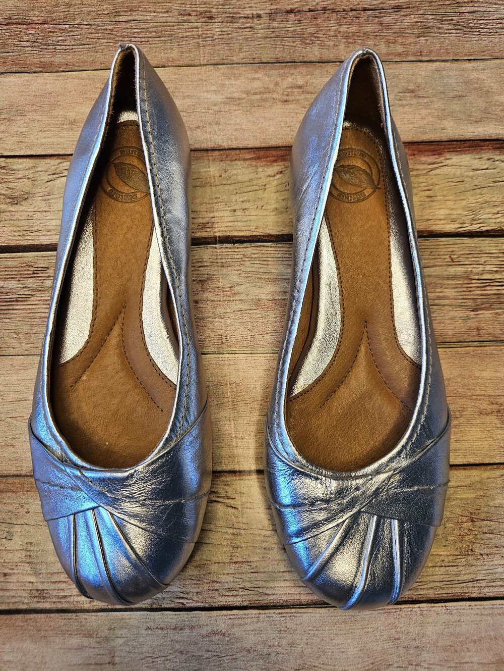 Nurture by Lamaze silver leather pleated toe ballet flats